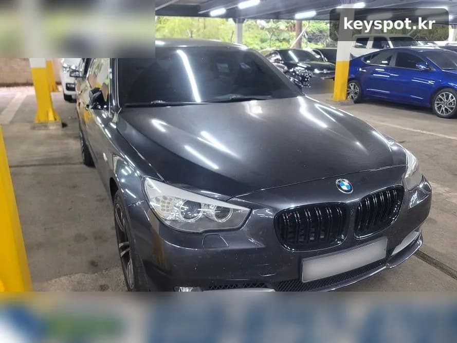 상품화 작업 중 잠긴 BMW 5GT, 열쇠구멍으로 해결