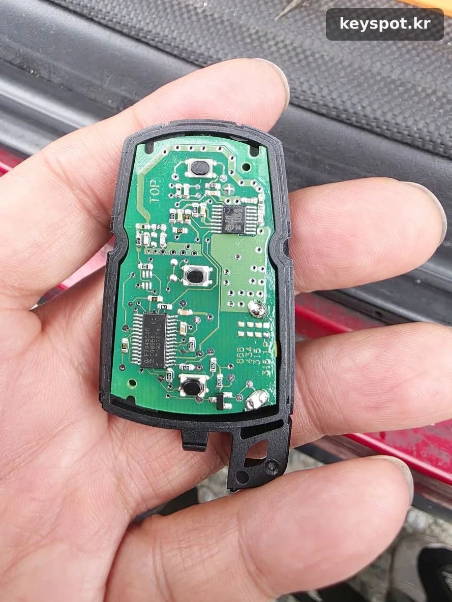 BMW E60 내장배터리 소진, 순정 규격으로 재이식 교체
