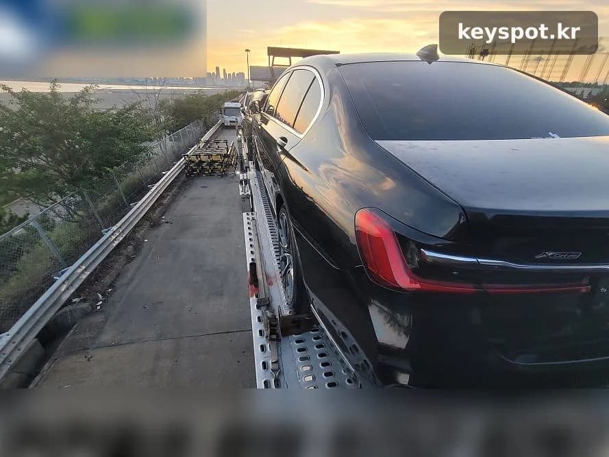 탁송차 2층서 잠긴 BMW740Li, 무손상 5분 개방